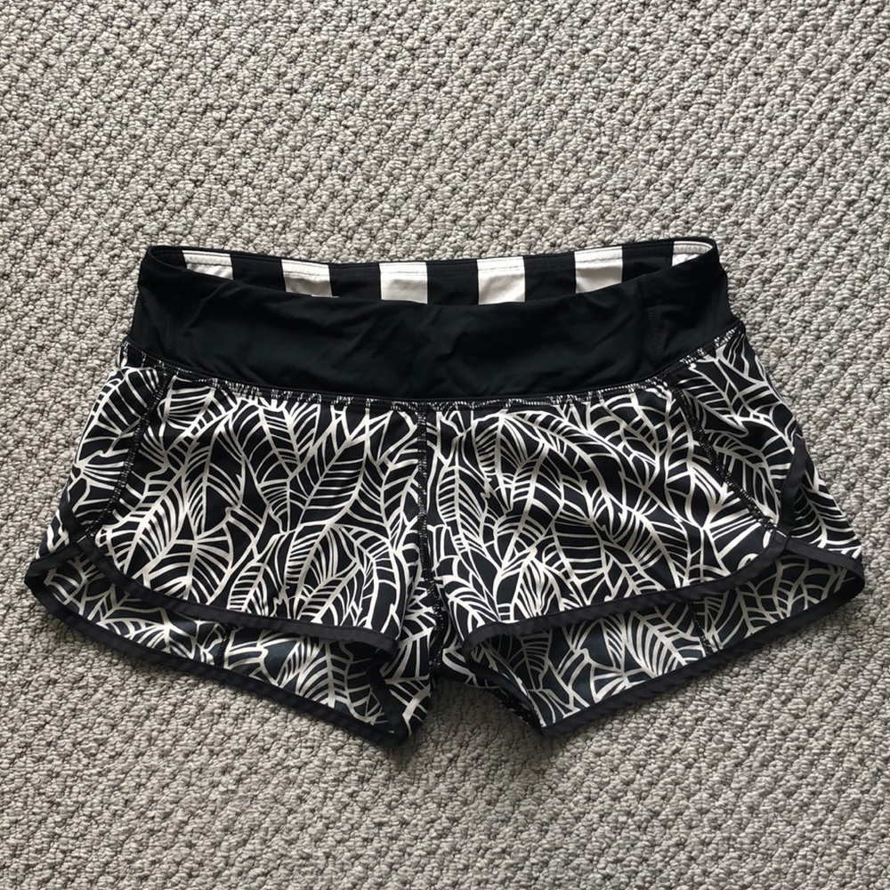 Lululemon Size 6 Speed Short 2-way Stretch 2.5"